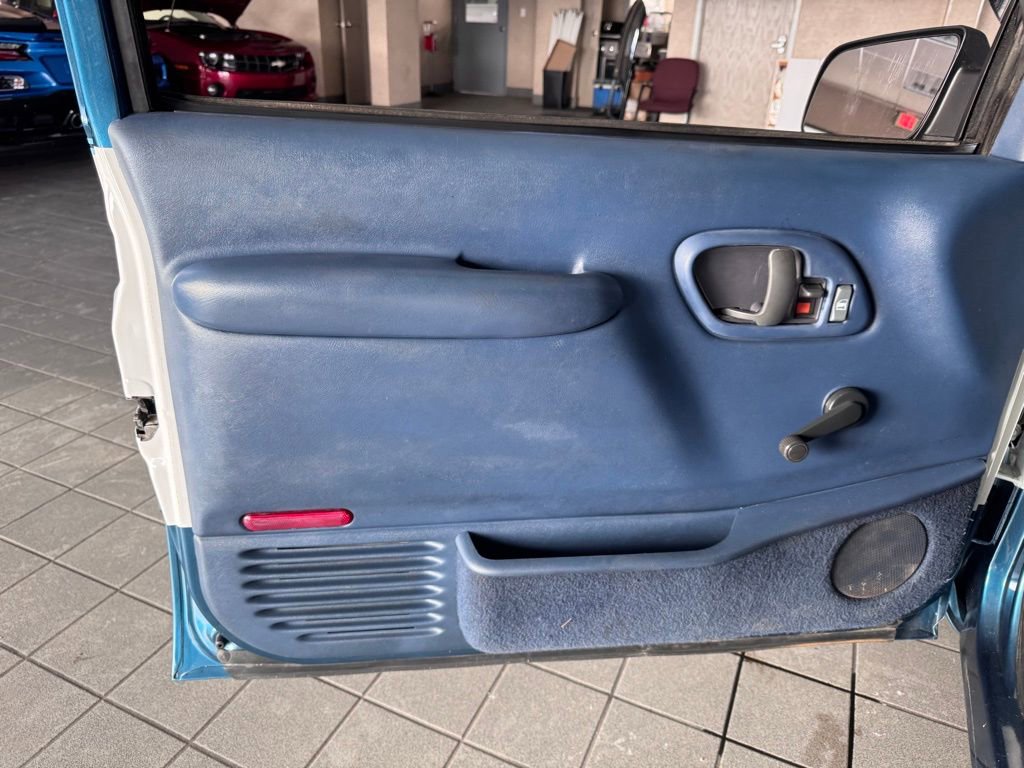 Used 1999 Chevrolet Tahoe 2WD 2-Door w/ Convenience Group image 7