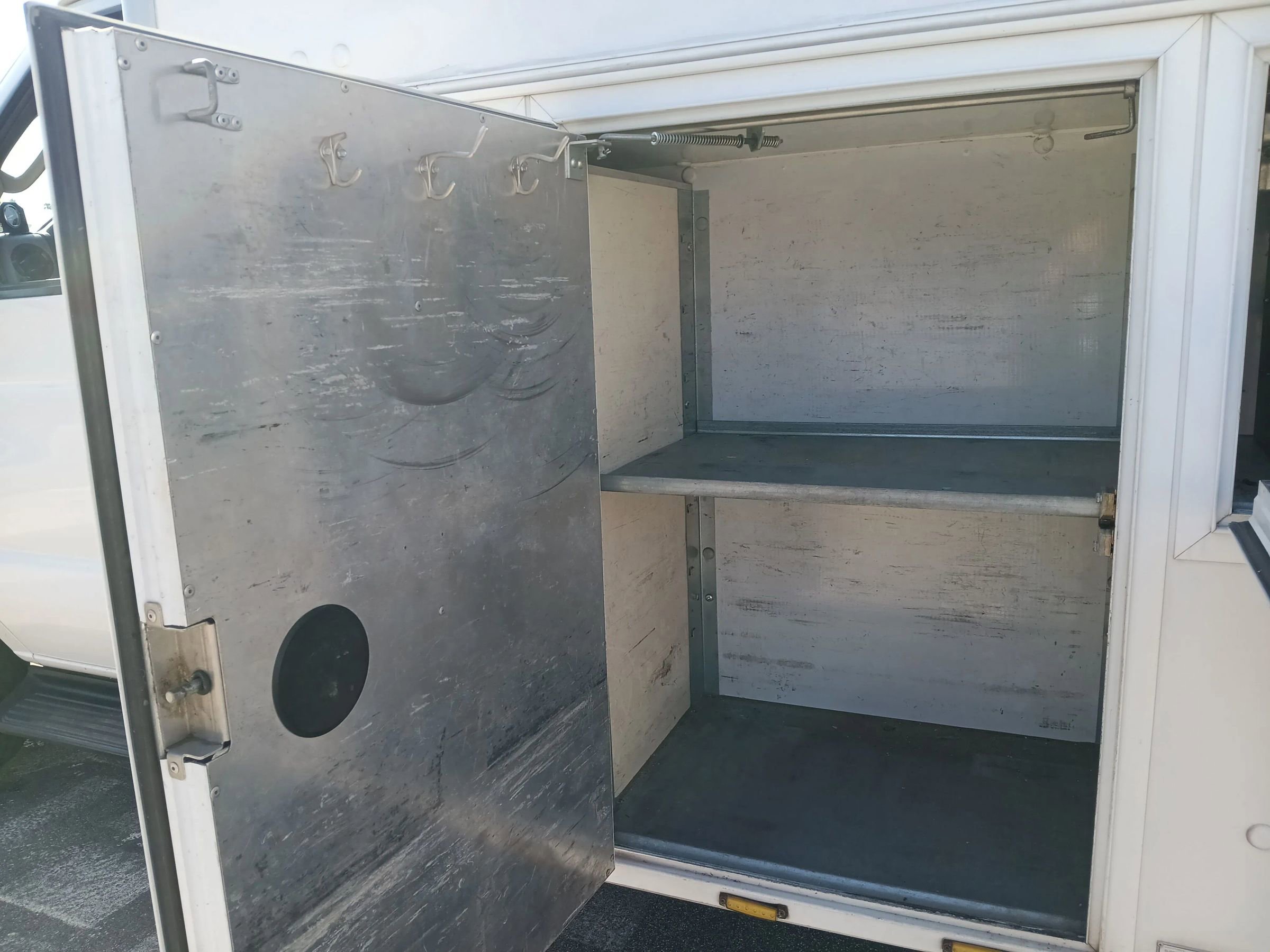 Used 2013 Ford E-450 and Econoline 450 Super Duty w/ Interior Upgrade Pkg RWD image 17