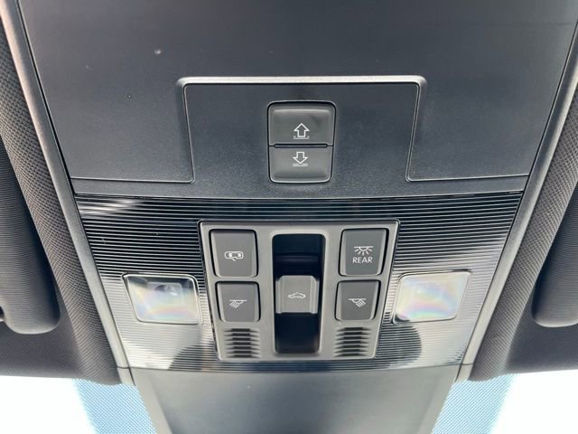 Used 2023 Volkswagen Tiguan SE R-Line image 27