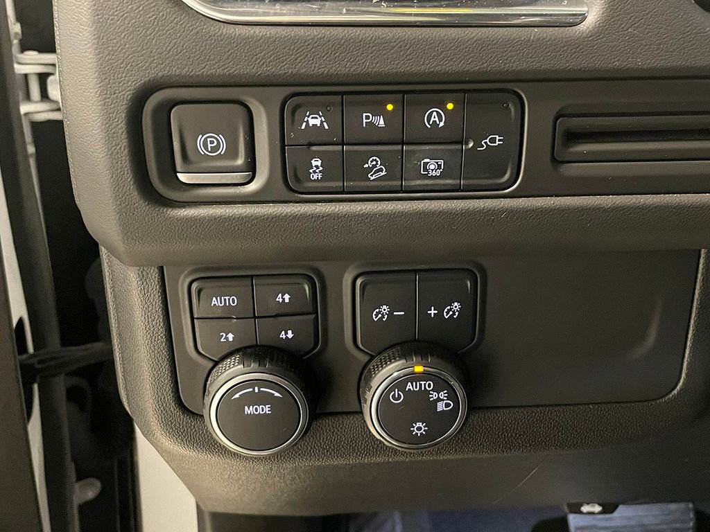 Used 2022 Chevrolet Tahoe Z71 w/ Luxury Package image 44