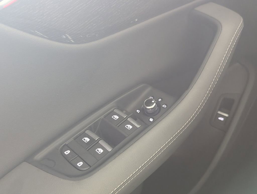 Used 2025 Audi Q7 3.0T Premium Plus image 15