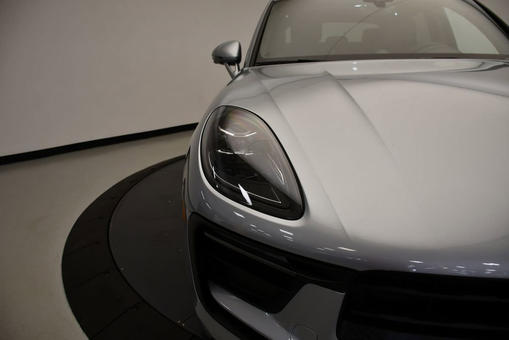 Certified 2026 Porsche Macan image 13