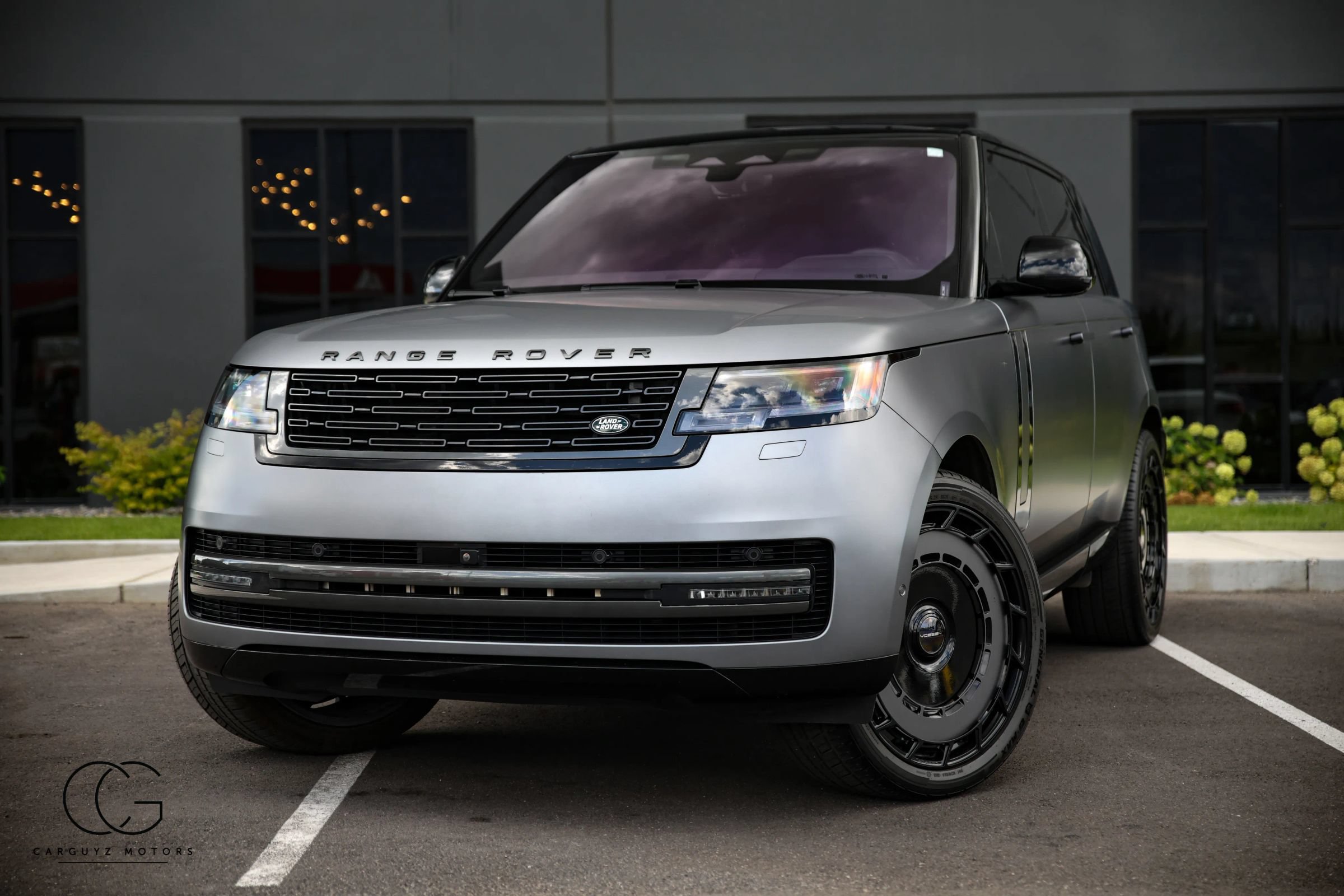 Used 2023 Land Rover Range Rover SE AWD/4WD image 2