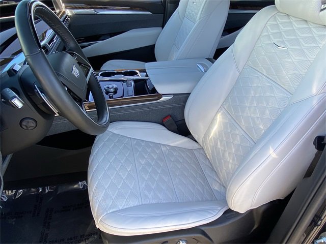 Used 2025 Cadillac Escalade Sport Platinum image 6