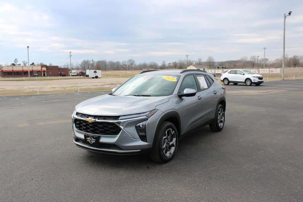 Used 2025 Chevrolet Trax LT image 4