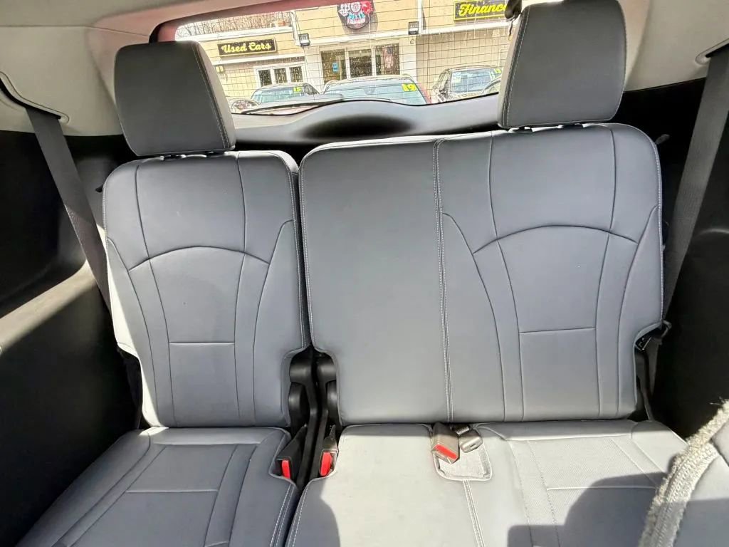 Used 2018 Buick Enclave Essence AWD/4WD image 14