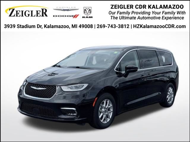 Used 2023 Chrysler Pacifica Touring-L FWD video 1