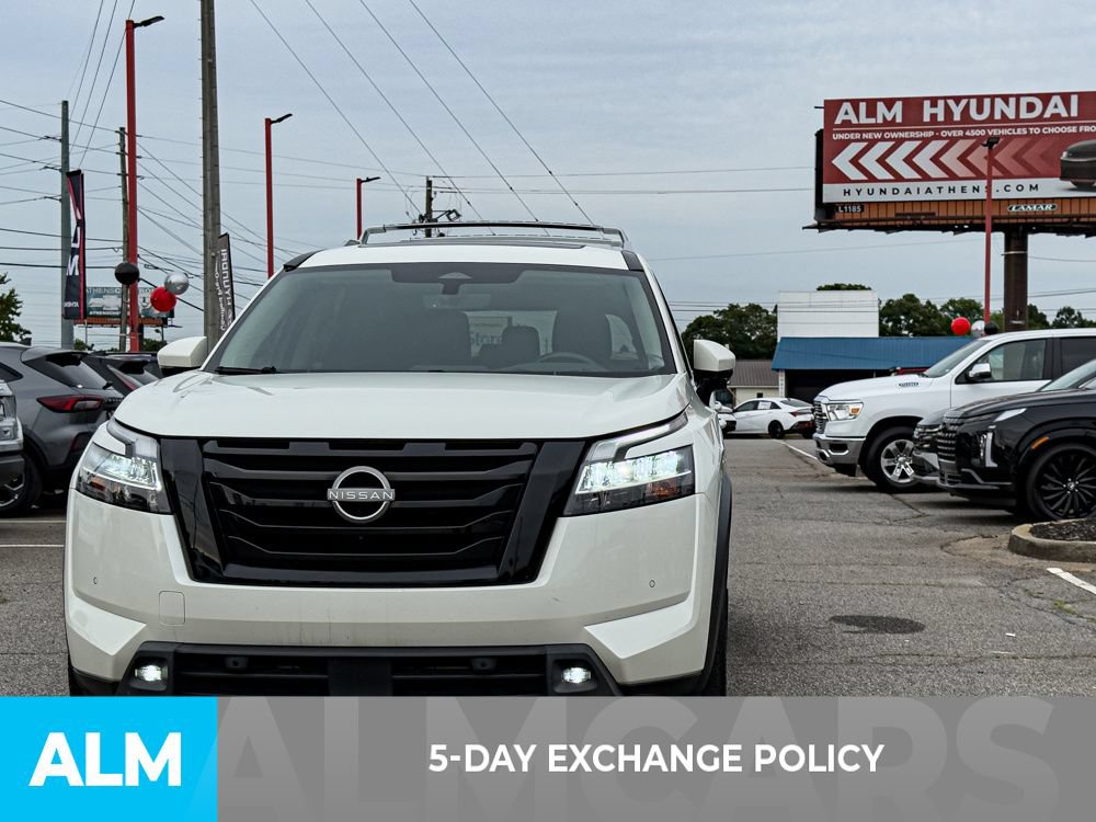 Used 2024 Nissan Pathfinder Platinum w/ Black Appearance Package FWD image 3