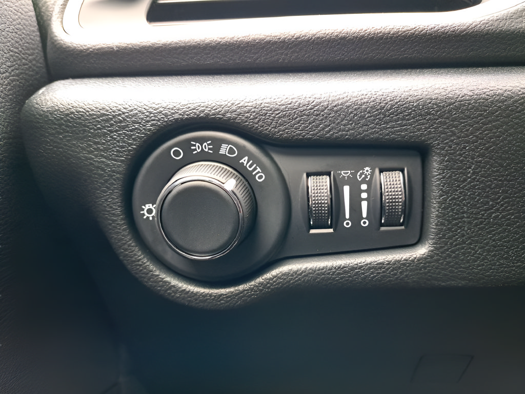 New 2026 Chrysler Voyager LX FWD image 22