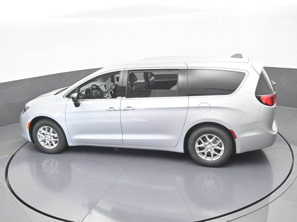 New 2026 Chrysler Voyager LX FWD image 45