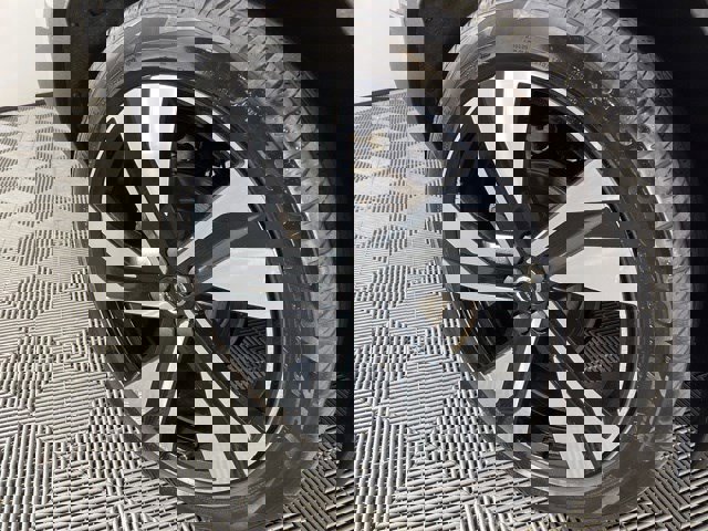 Used 2023 Volvo XC40 B5 Plus w/ Driver Assist Package AWD/4WD image 12