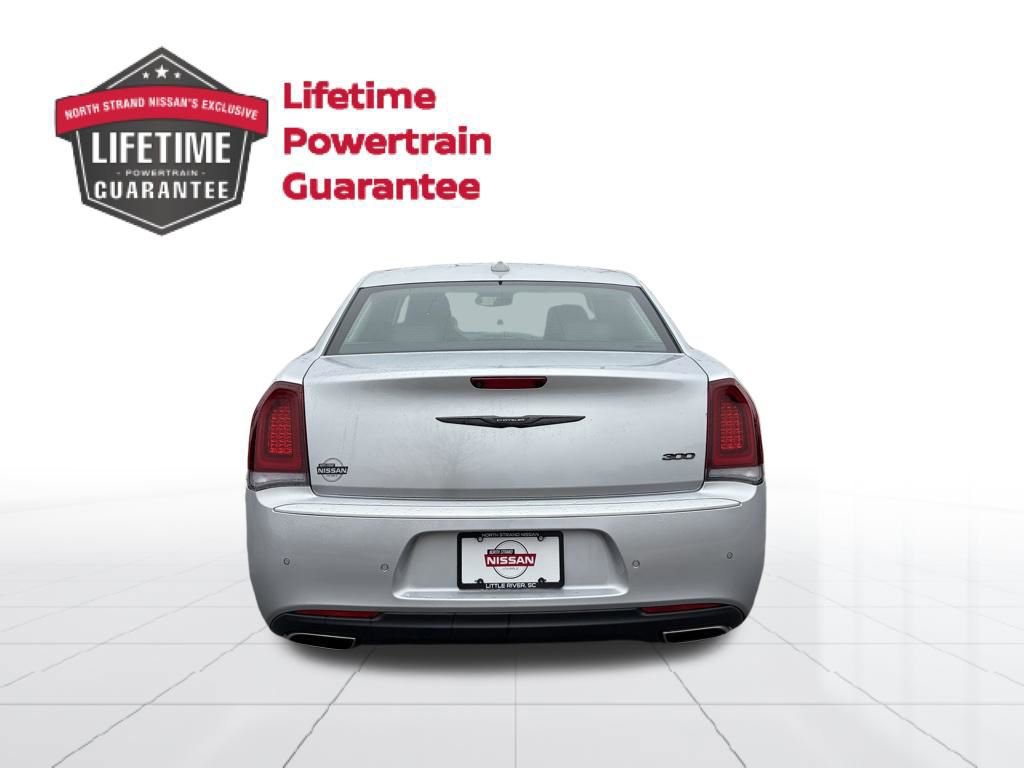 Used 2022 Chrysler 300 Touring L w/ Safetytec Plus Group image 4