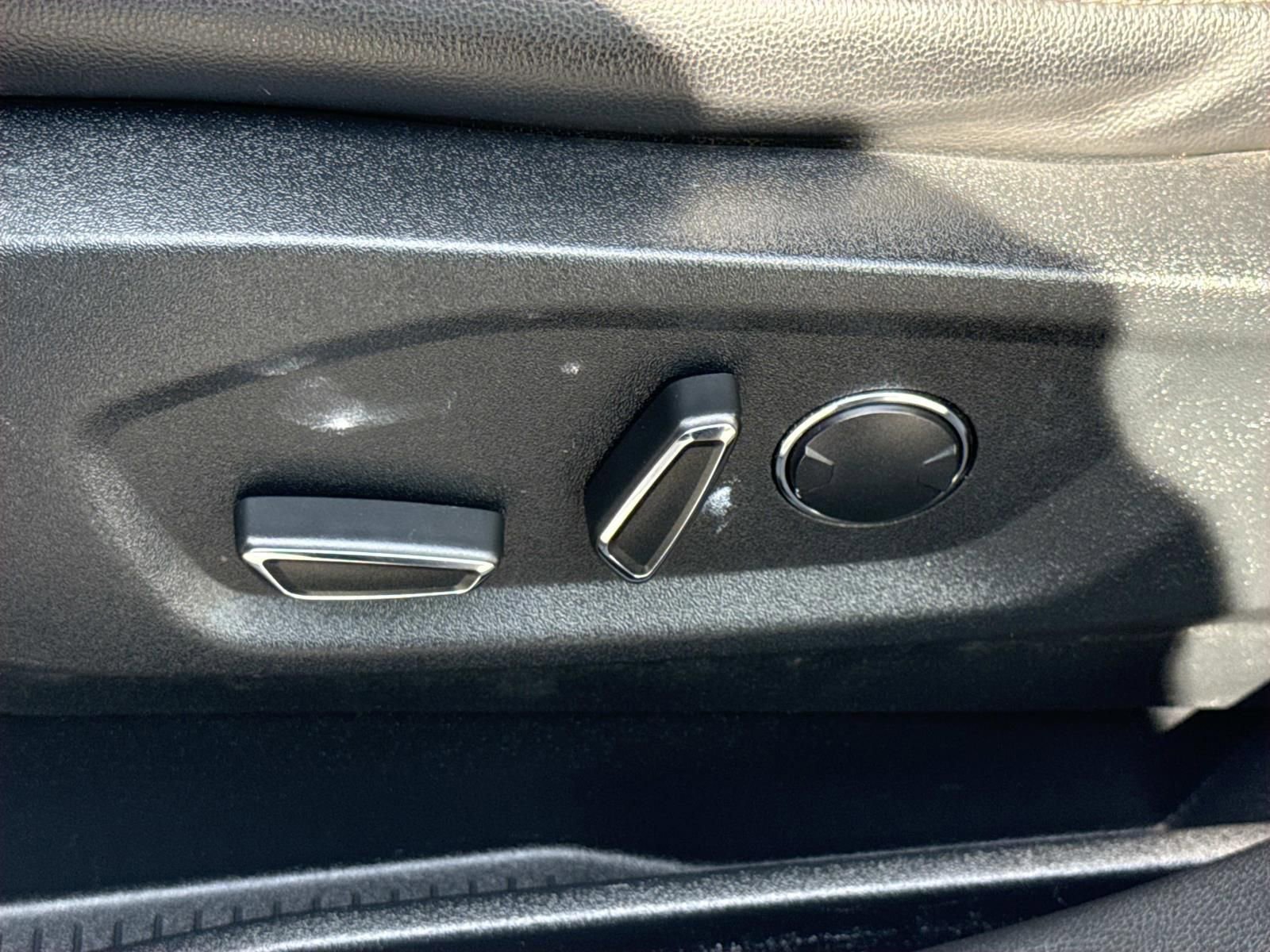 Used 2017 Ford Edge SEL w/ Equipment Group 201A image 21