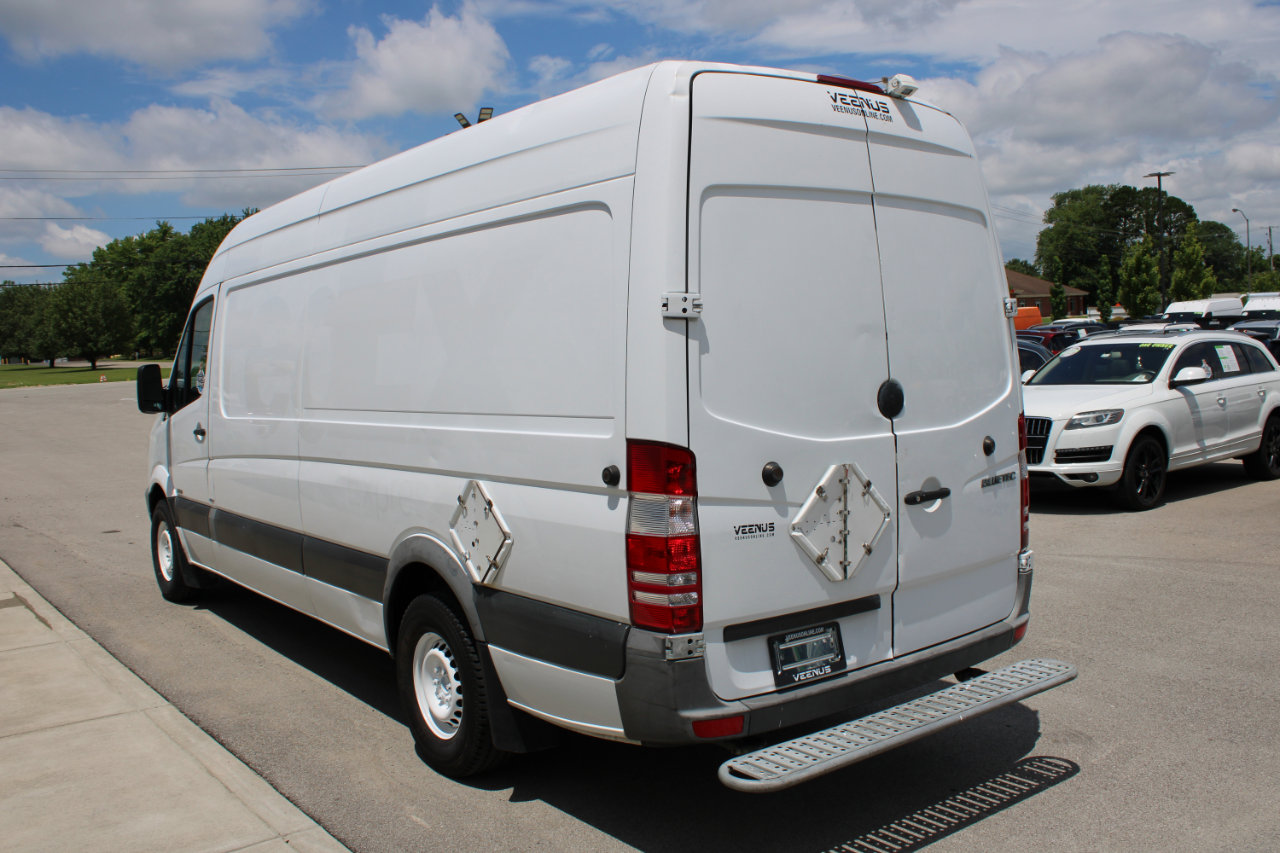 Used 2011 Mercedes-Benz Sprinter 2500 image 4