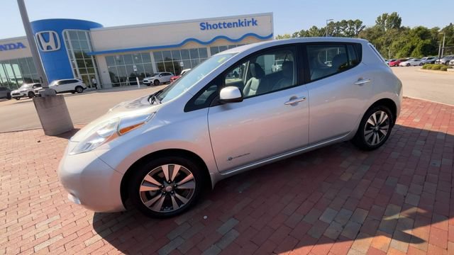 Used 2015 Nissan Leaf SL FWD image 6