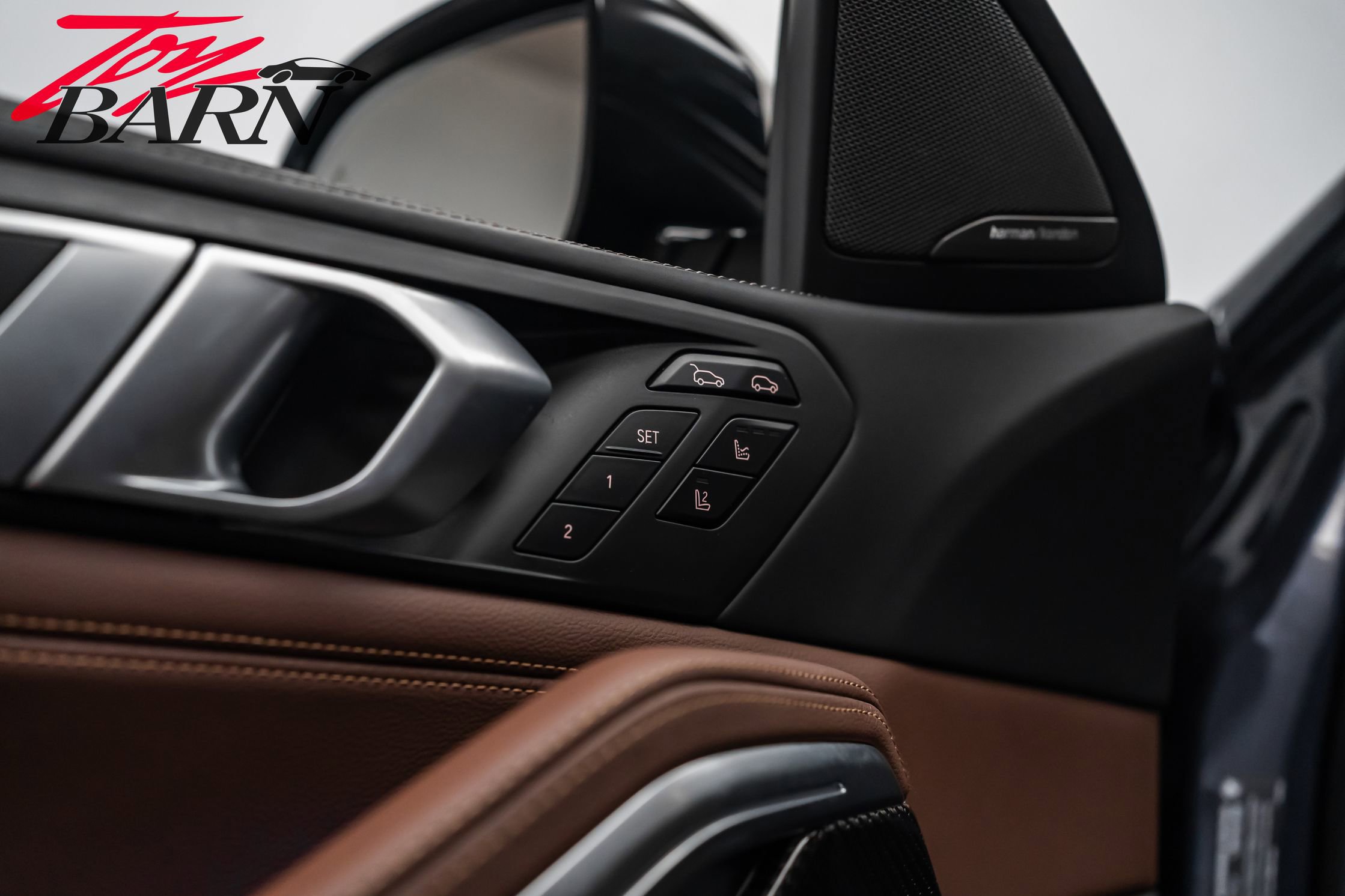 Used 2020 BMW X6 M50i w/ Executive Package image 21