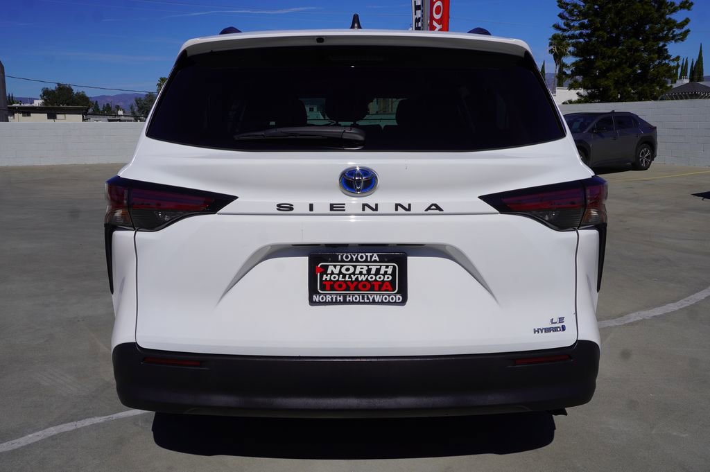 Certified 2022 Toyota Sienna LE image 6