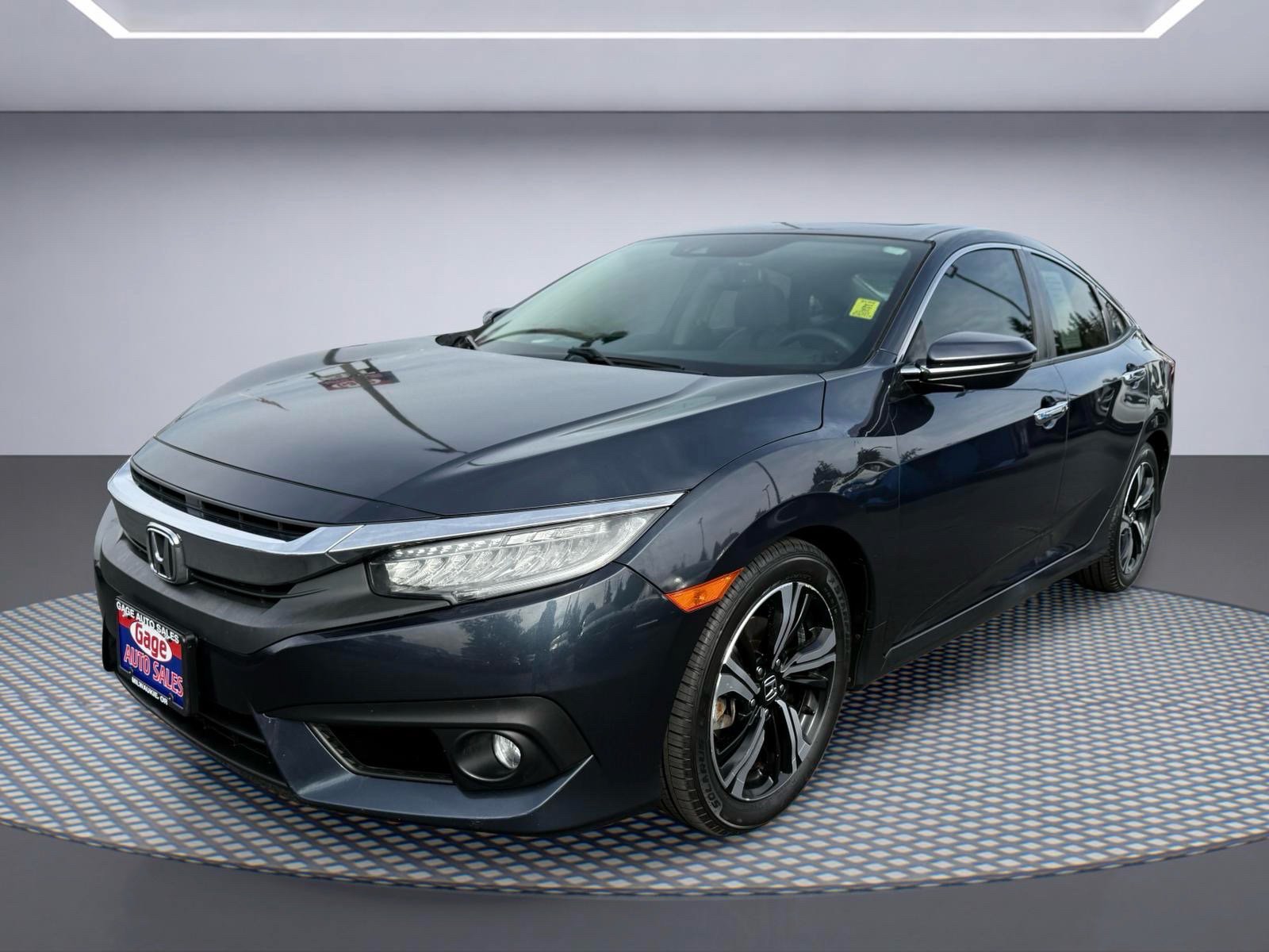 Used 2017 Honda Civic Touring image 2