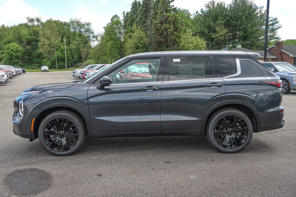 New 2026 Mitsubishi Outlander LE AWD/4WD image 3