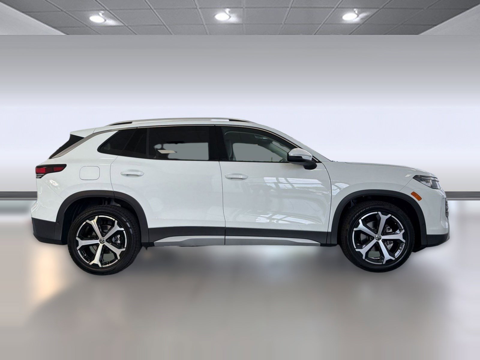 New 2026 Volkswagen Tiguan SE FWD image 8