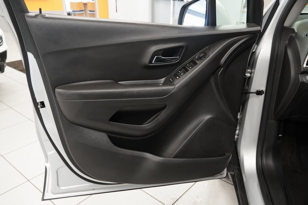 Used 2021 Chevrolet Trax LS w/ Tint and Cruise Package image 17