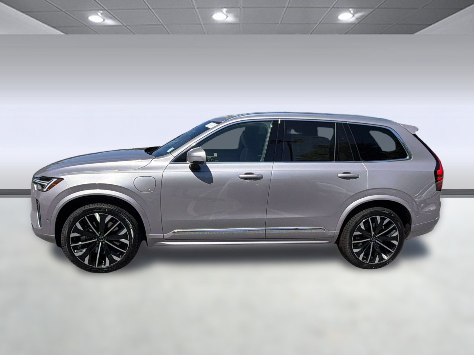 New 2026 Volvo XC90 T8 Plus w/ Protection Package Premier AWD/4WD image 2