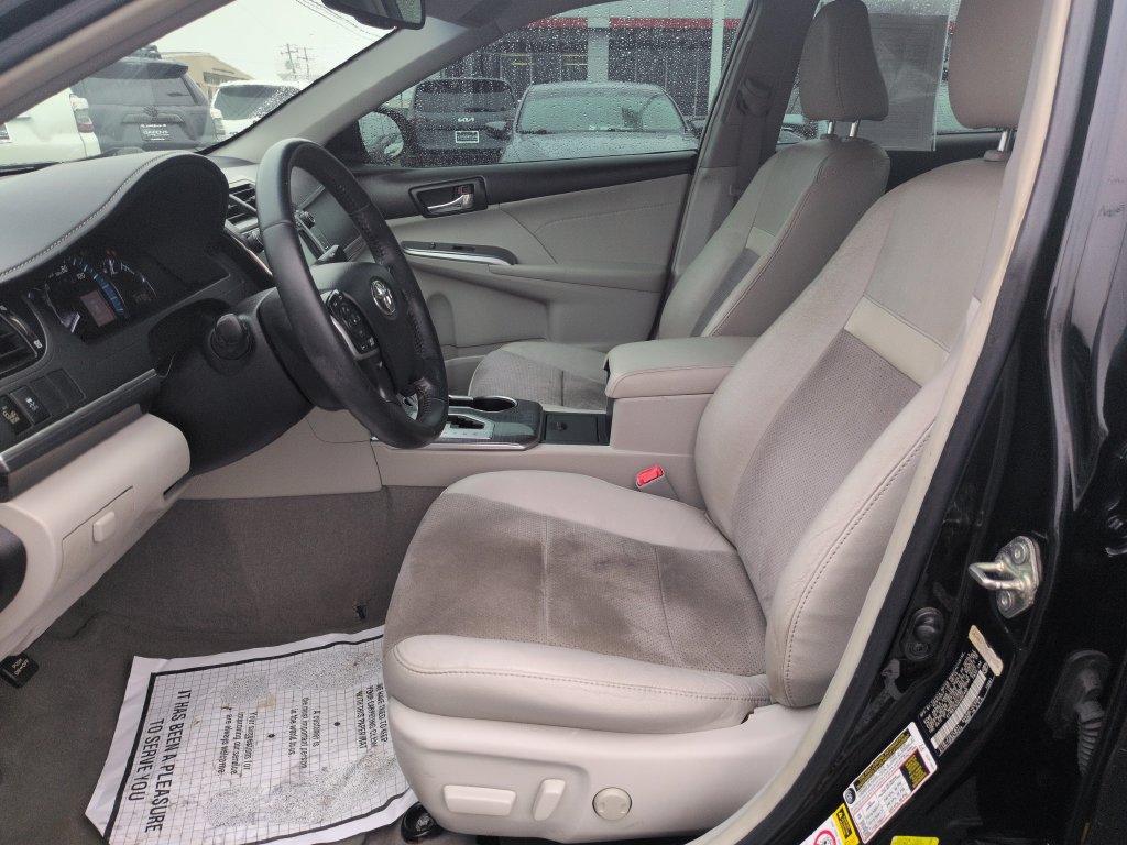 Used 2014 Toyota Camry XLE w/ Leather Package FWD image 10