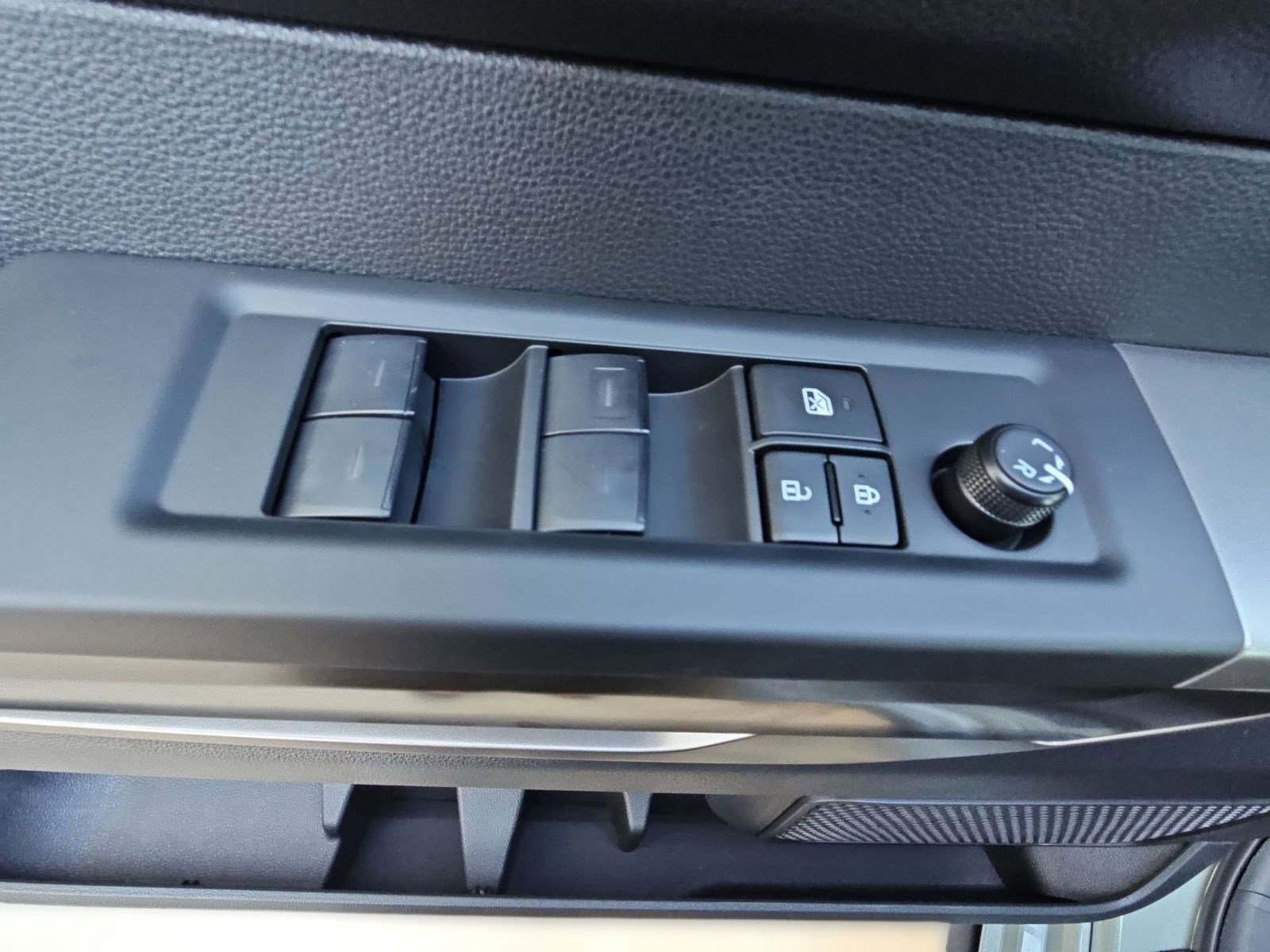New 2026 Toyota Tundra SR image 10