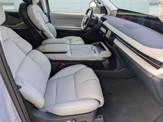 Used 2025 Lincoln Navigator Reserve AWD/4WD image 23