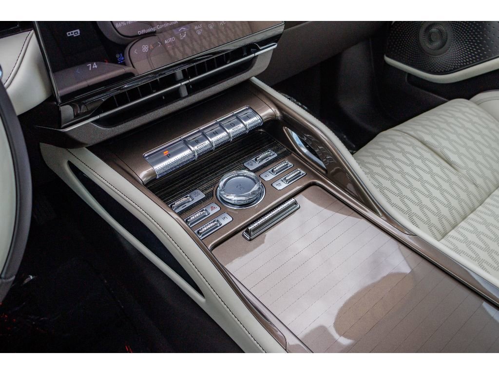 Used 2025 Lincoln Nautilus Black Label AWD/4WD image 26