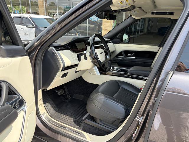 Used 2023 Land Rover Range Rover Long Wheelbase Autobiography AWD/4WD image 10