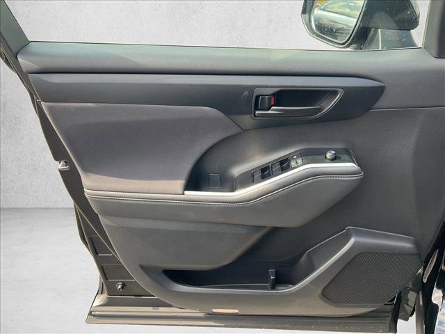 Certified 2025 Toyota Highlander LE image 12