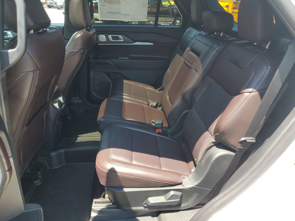 Used 2025 Ford Explorer Platinum AWD/4WD image 34