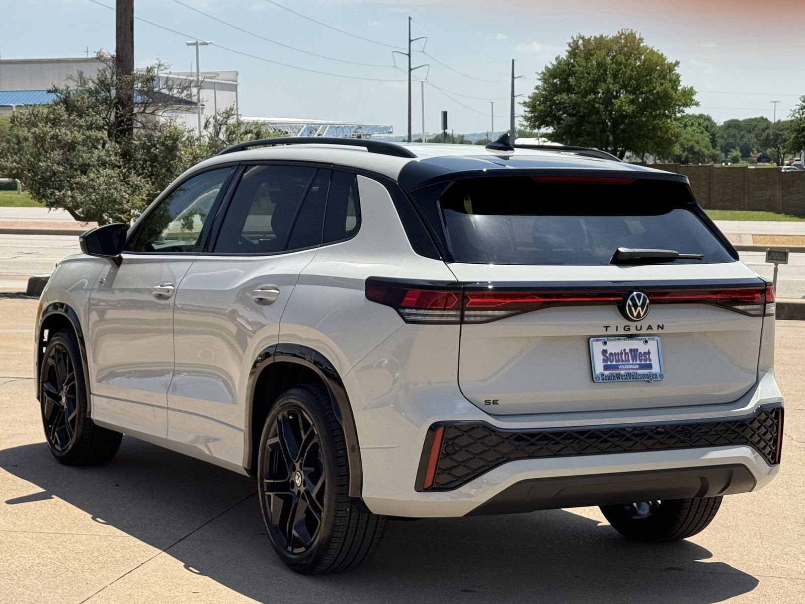 New 2026 Volkswagen Tiguan SE R-Line FWD image 7