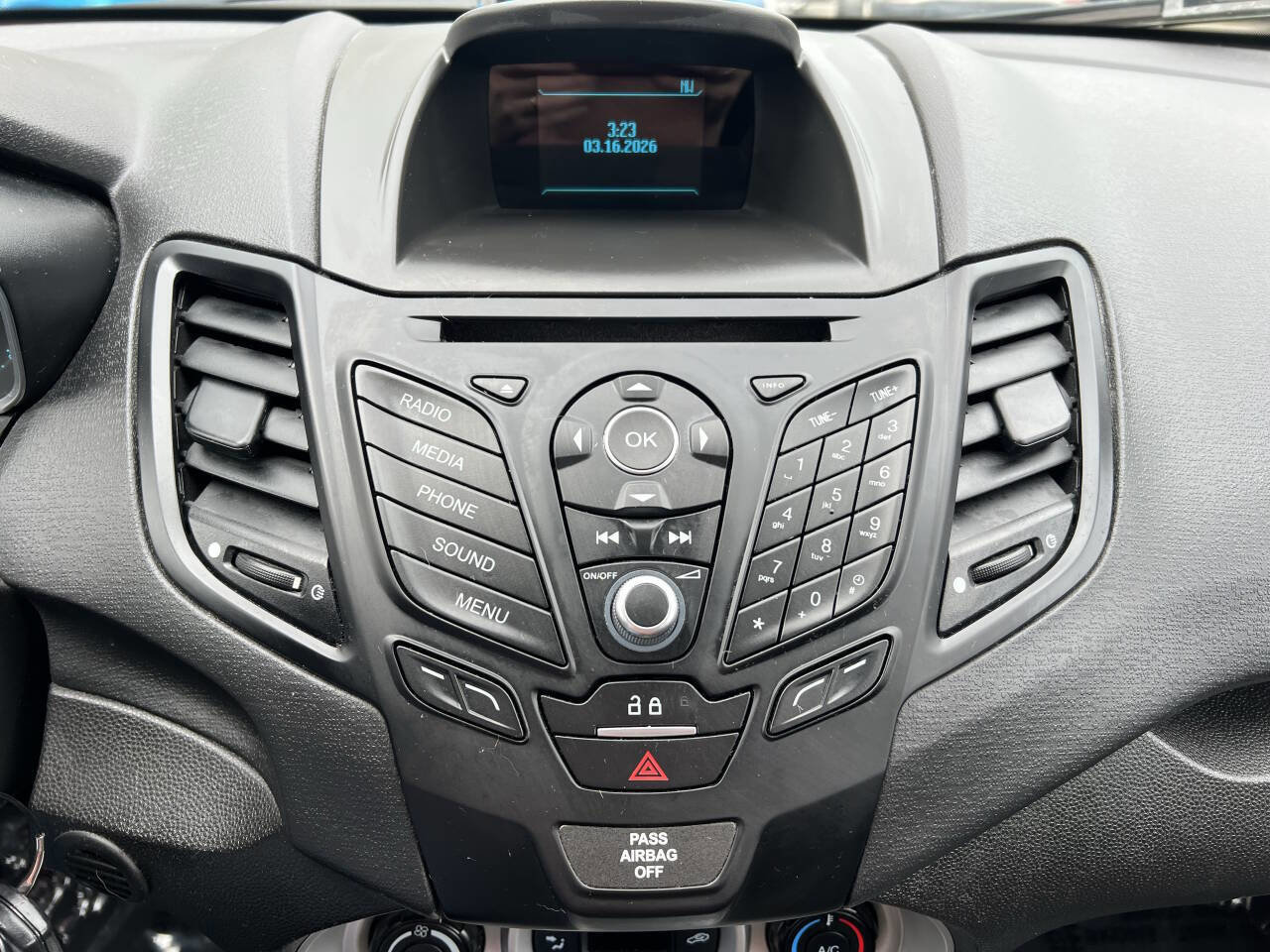 Used 2016 Ford Fiesta SE w/ Cold Weather Package FWD image 17