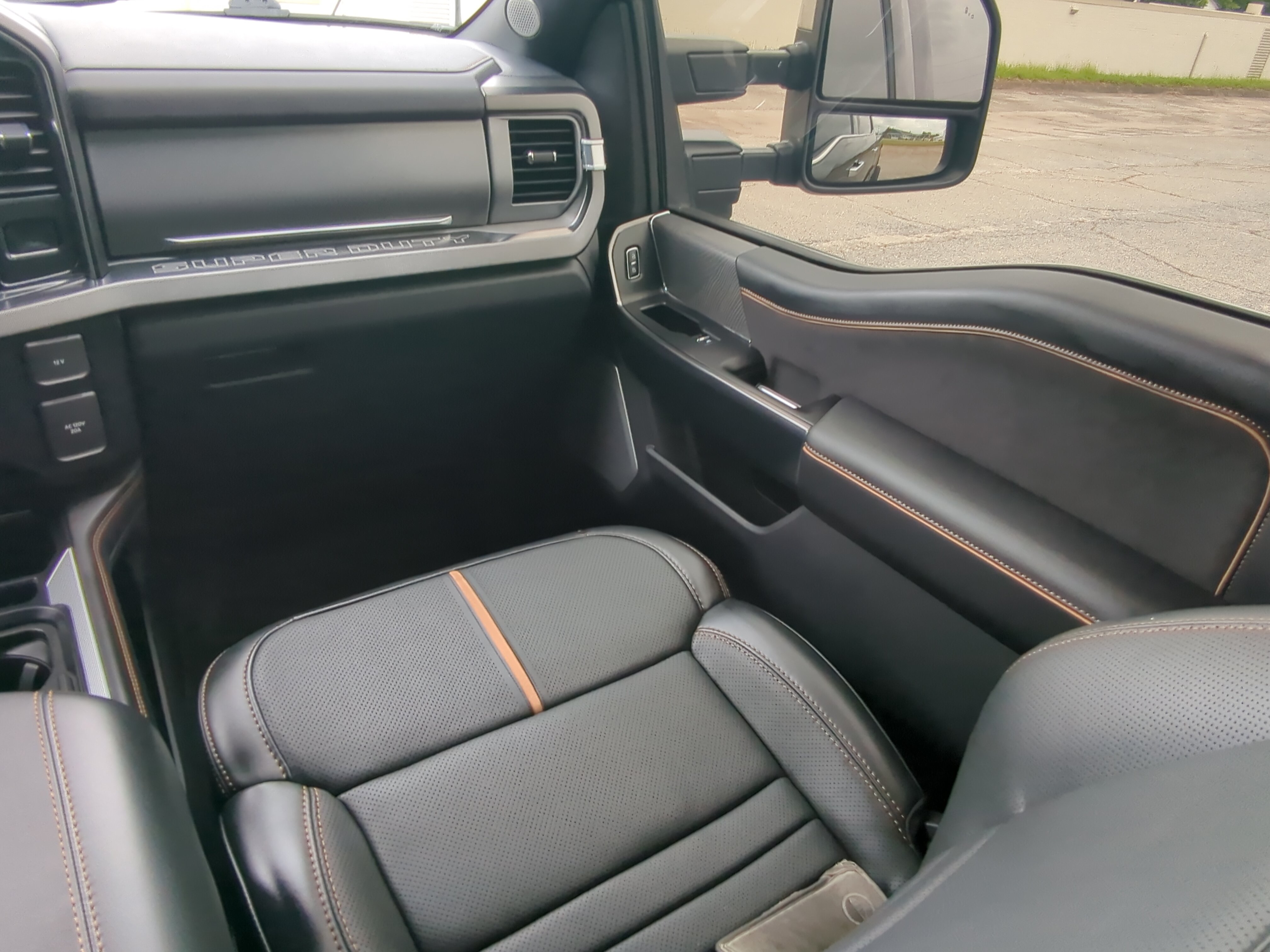 Used 2024 Ford F350 Platinum w/ Tremor Off-Road Package AWD/4WD image 15