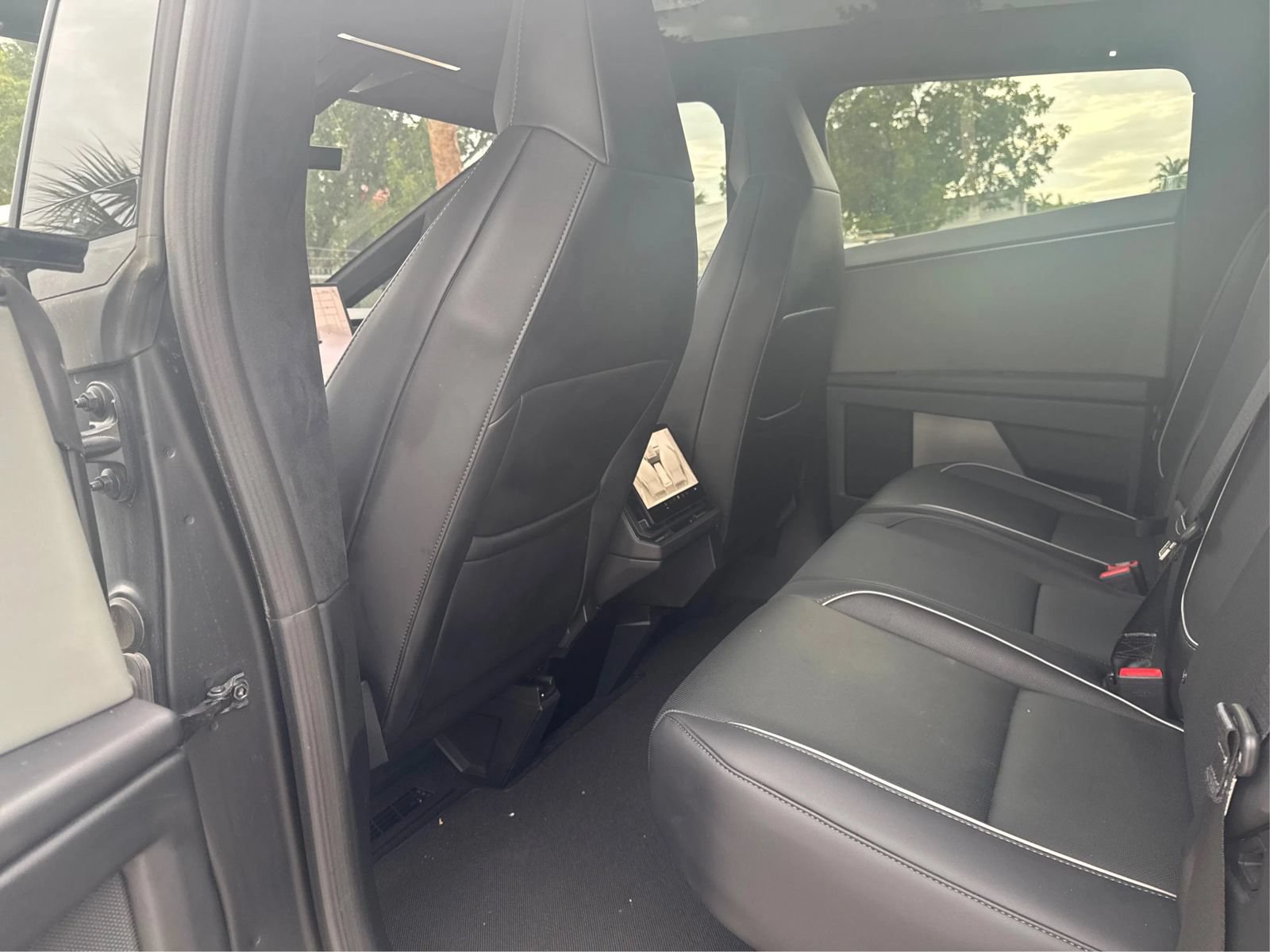 Used 2025 Tesla Cybertruck AWD Crew Cab image 10
