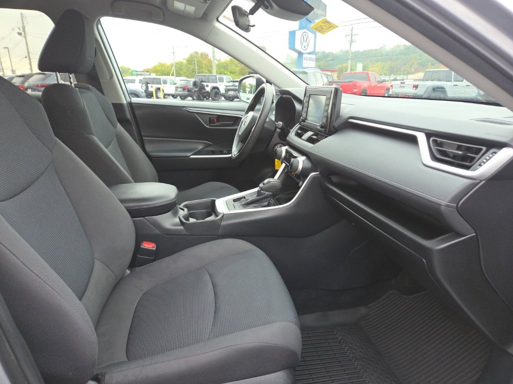 Used 2021 Toyota RAV4 LE image 21