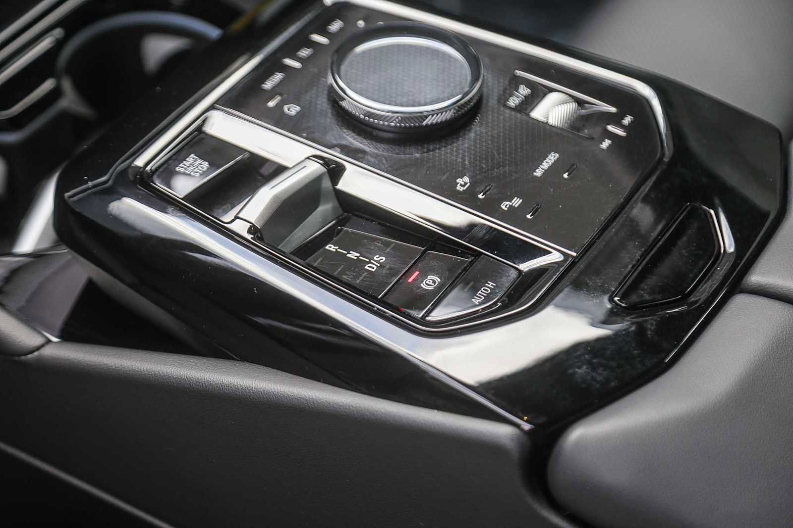 Certified 2025 BMW 530i image 16