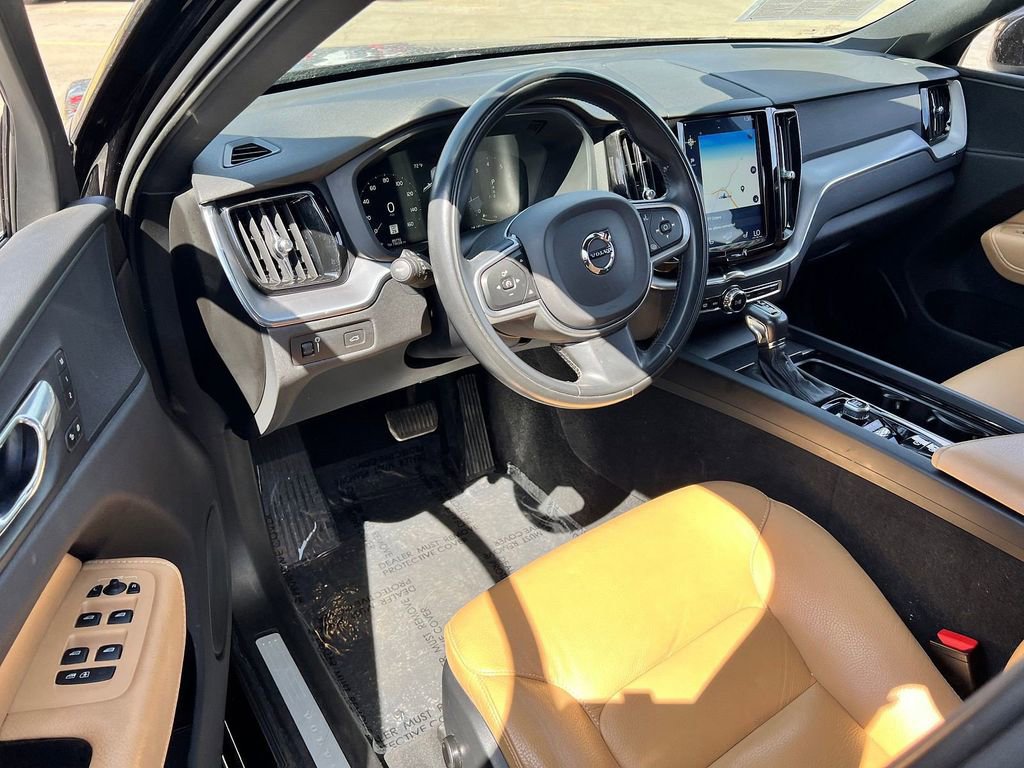 Used 2020 Volvo XC60 T5 Momentum w/ Protection Package Premier image 7