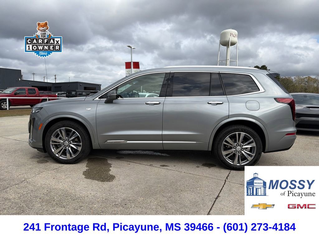 Used 2025 Cadillac XT6 Premium Luxury image 2