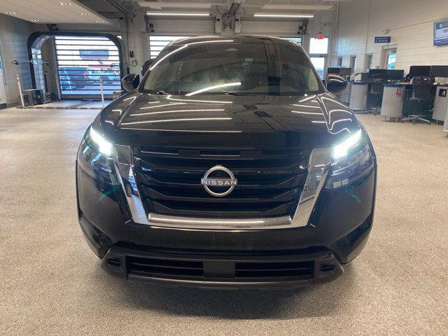 Used 2023 Nissan Pathfinder S AWD/4WD image 2