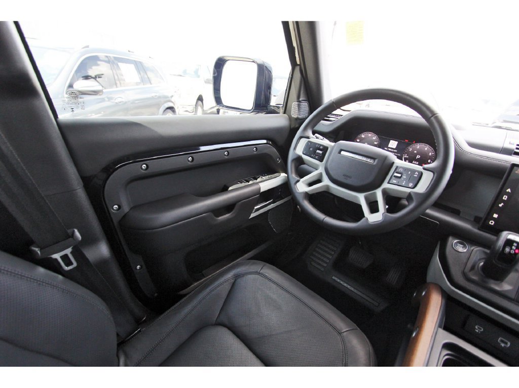 Used 2024 Land Rover Defender 110 SE AWD/4WD image 8