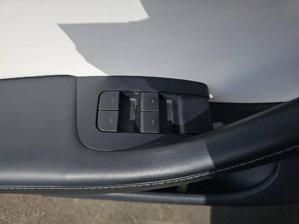 Used 2022 Tesla Model Y Performance AWD/4WD image 30