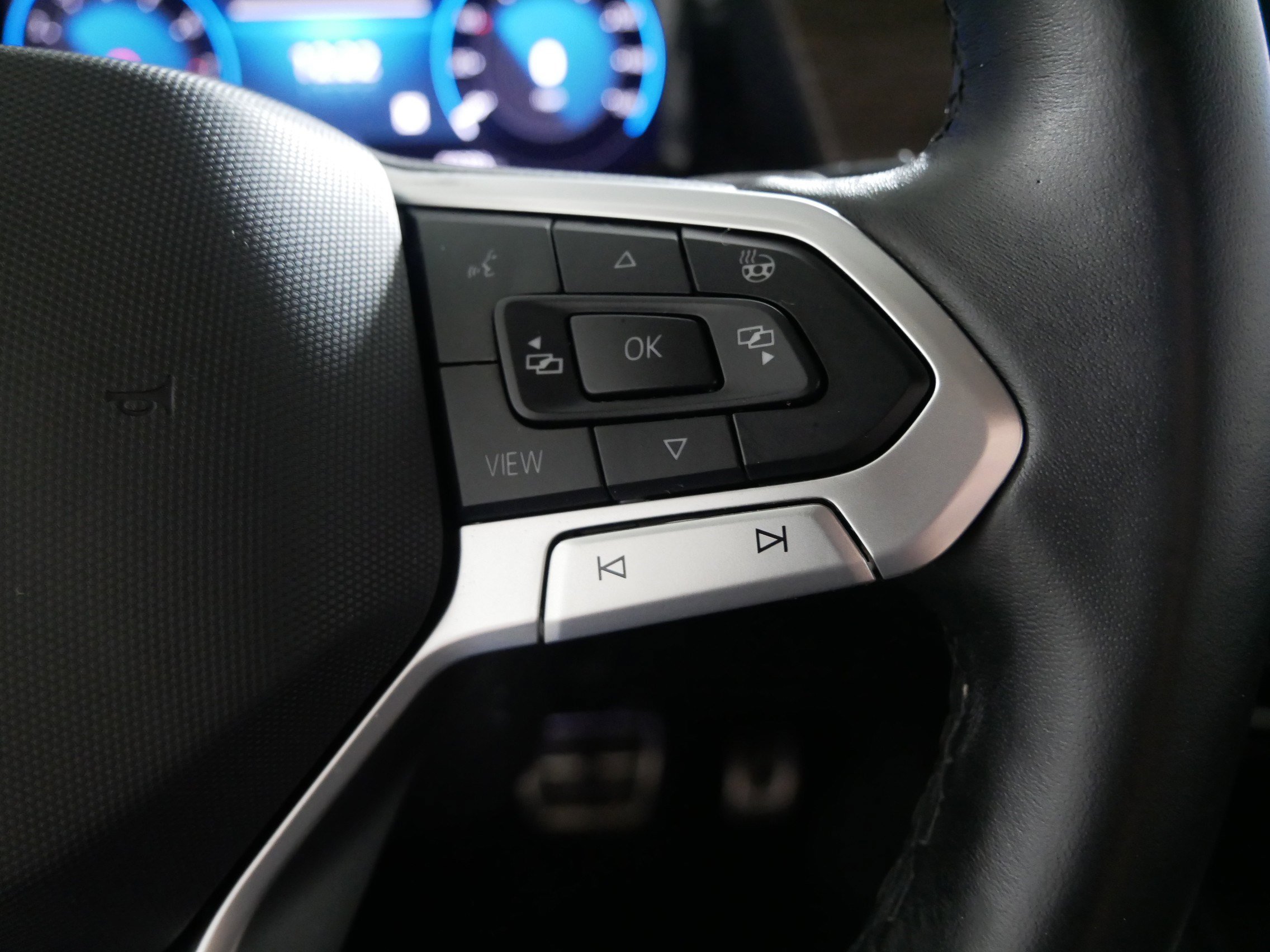 Certified 2024 Volkswagen Atlas SEL Premium R-Line image 28