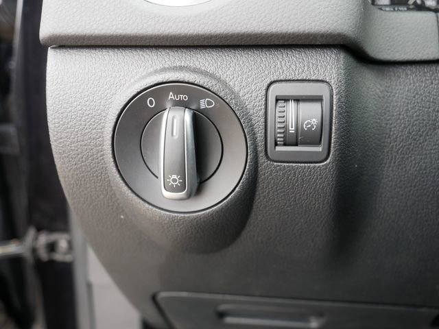 Used 2017 Volkswagen Tiguan S image 24