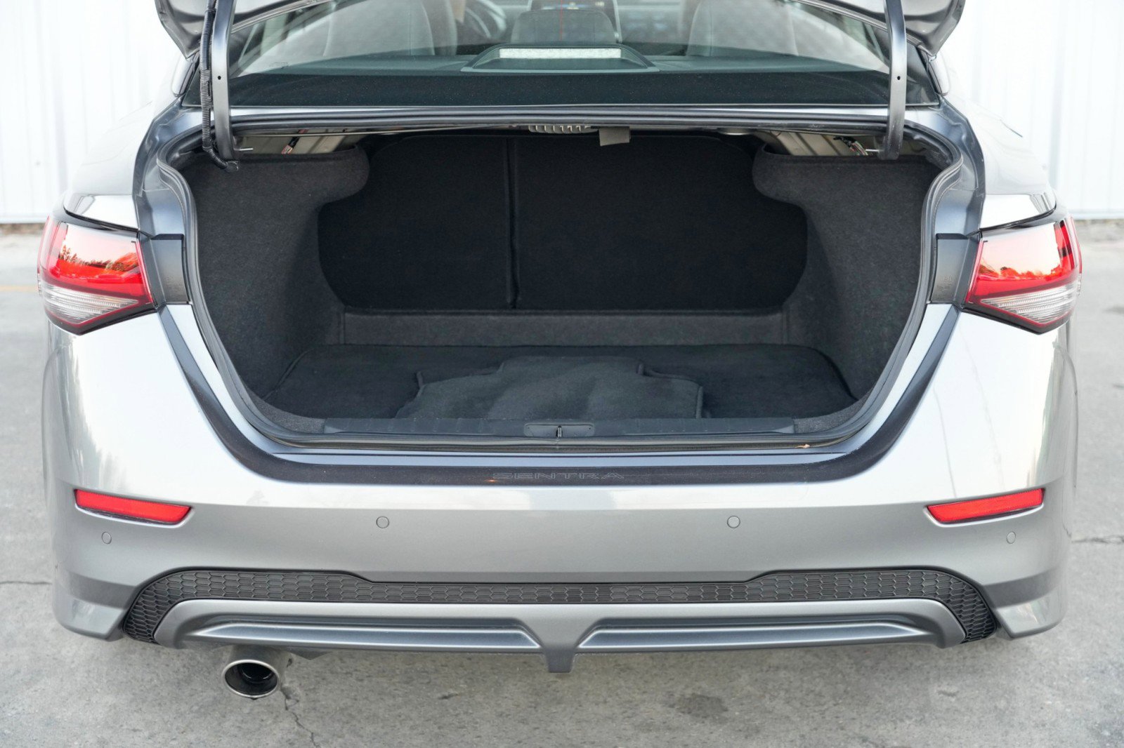 Used 2023 Nissan Sentra SR w/ SR Premium Package image 9