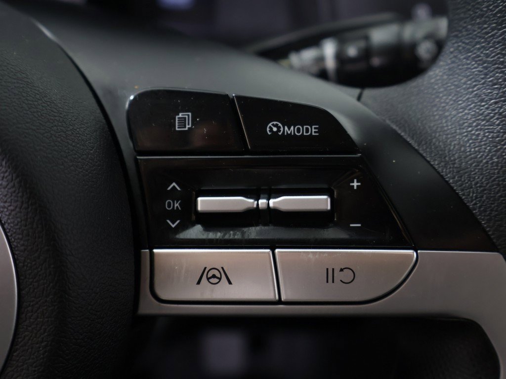 Used 2021 Hyundai Elantra SE image 39