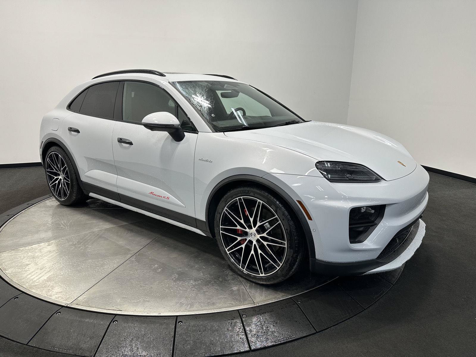 New 2026 Porsche Macan 4S Electric AWD/4WD image 9