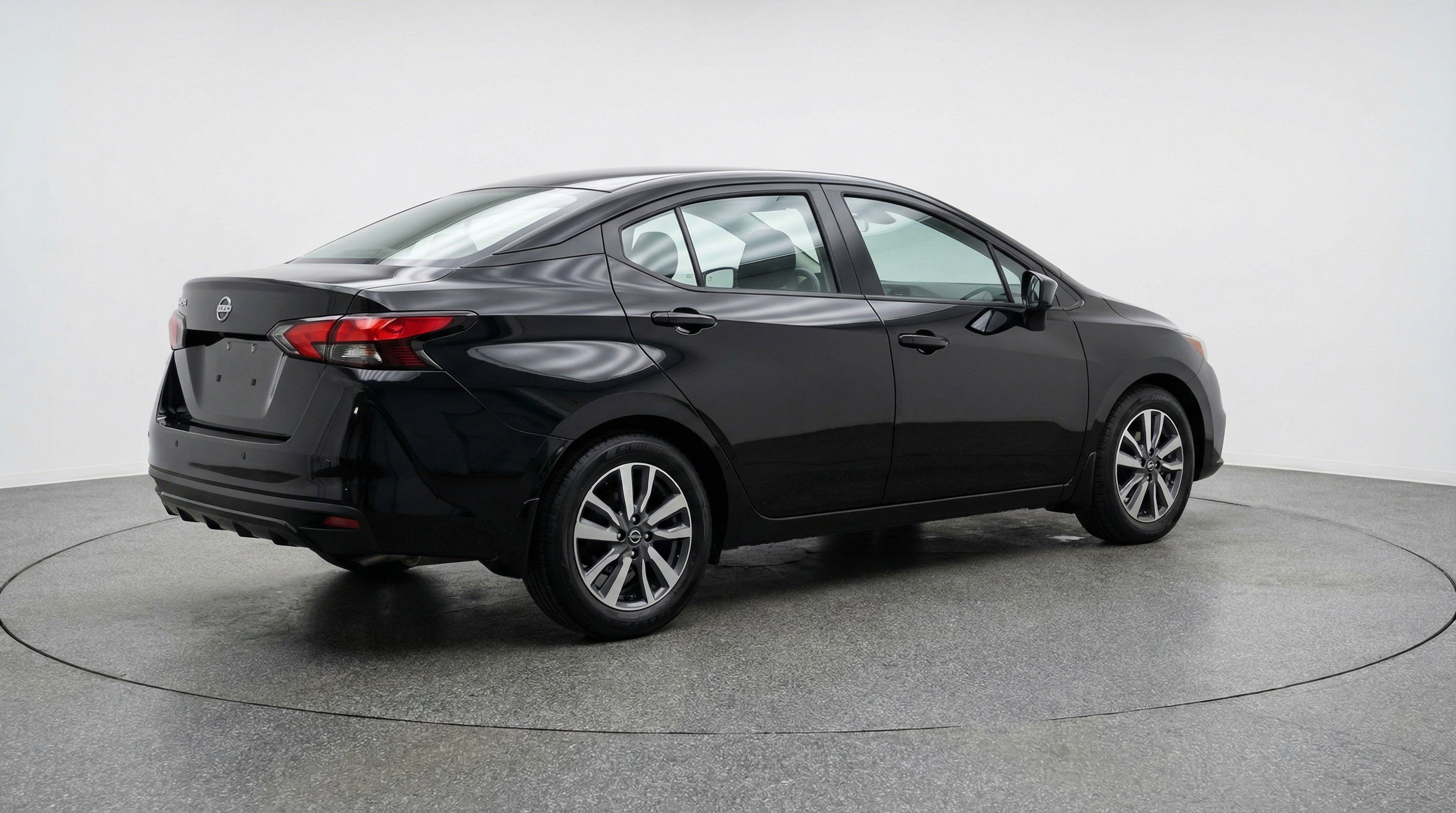 Used 2025 Nissan Versa SV image 9